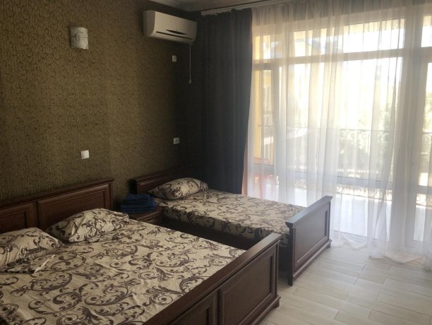 Люкс №49 однокомнатный, база отдыха «Гостиный двор», Кирилловка. Фото 2