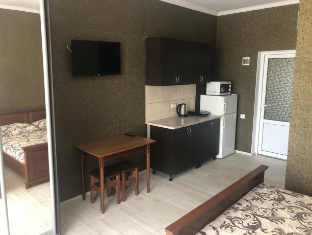 Люкс №49 однокомнатный, база отдыха «Гостиный двор», Кирилловка. Фото 3