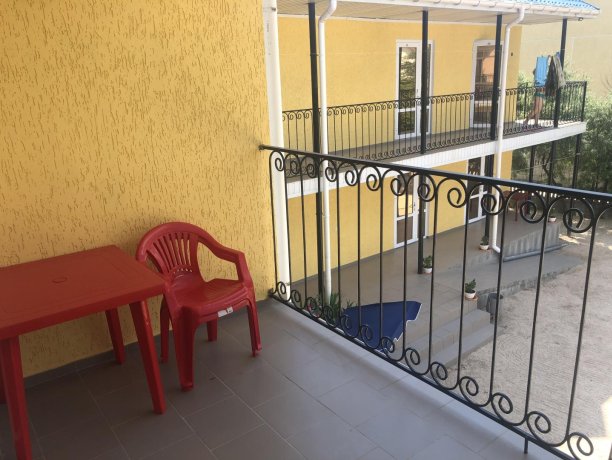 Люкс №49 однокомнатный, база отдыха «Гостиный двор», Кирилловка. Фото 4