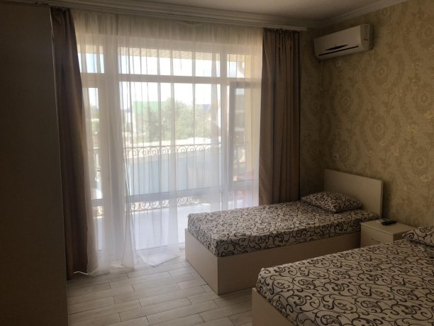 Люкс №50 однокомнатный, база отдыха «Гостиный двор», Кирилловка. Фото 2