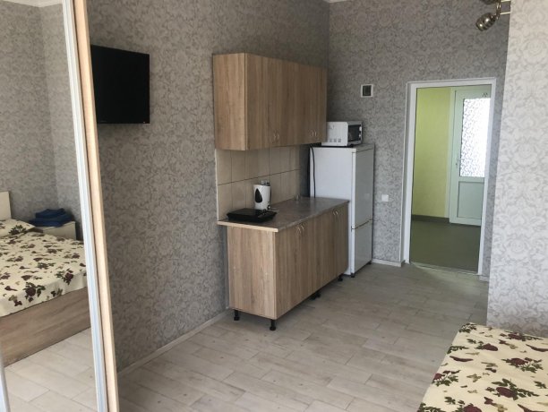 Люкс №51 однокомнатный, база отдыха «Гостиный двор», Кирилловка. Фото 3