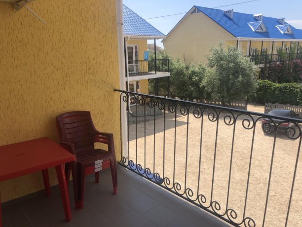 Люкс №51 однокомнатный, база отдыха «Гостиный двор», Кирилловка. Фото 4