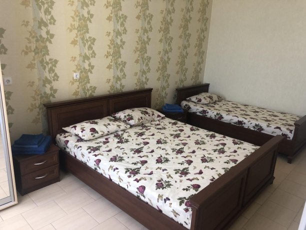 Люкс №53 (2 ком.) двухкомнатный, база отдыха «Гостиный двор», Кирилловка. Фото 3