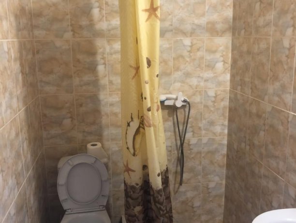 Люкс №53 (2 ком.) двухкомнатный, база отдыха «Гостиный двор», Кирилловка. Фото 5