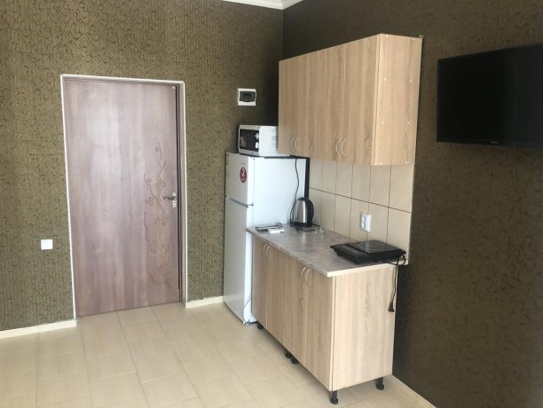 Люкс №54 (2 ком.) двухкомнатный, база отдыха «Гостиный двор», Кирилловка. Фото 4