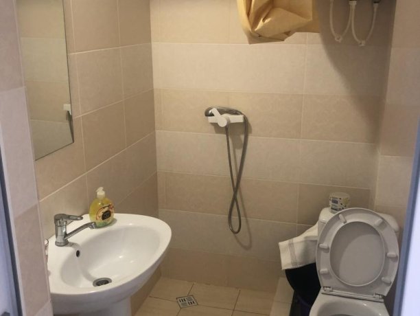 Люкс №54 (2 ком.) двухкомнатный, база отдыха «Гостиный двор», Кирилловка. Фото 5