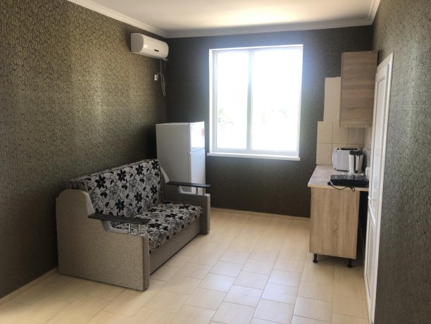 Люкс №56 (2 ком.) двухкомнатный, база отдыха «Гостиный двор», Кирилловка. Фото 1