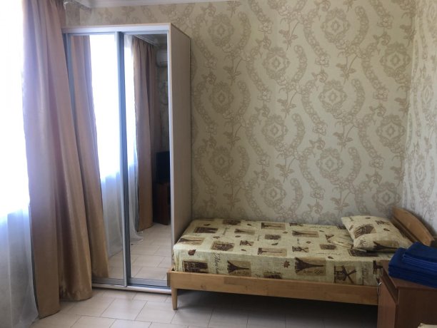 Люкс №56 (2 ком.) двухкомнатный, база отдыха «Гостиный двор», Кирилловка. Фото 3