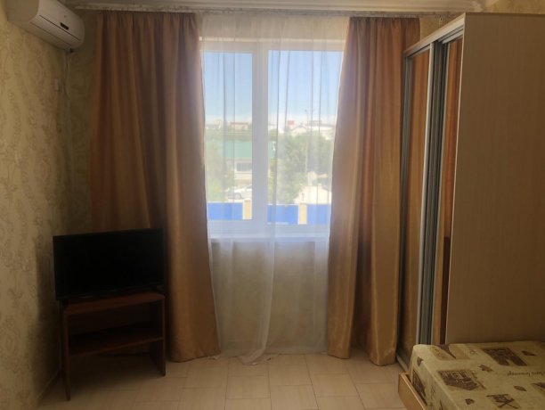 Люкс №56 (2 ком.) двухкомнатный, база отдыха «Гостиный двор», Кирилловка. Фото 5