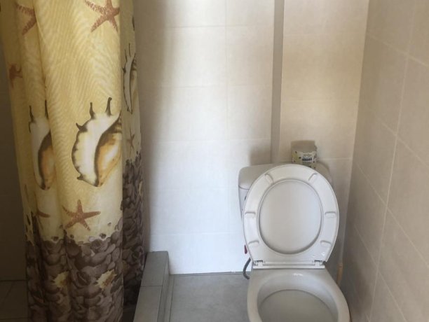 Люкс №56 (2 ком.) двухкомнатный, база отдыха «Гостиный двор», Кирилловка. Фото 6