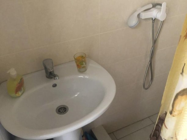 Люкс №56 (2 ком.) двухкомнатный, база отдыха «Гостиный двор», Кирилловка. Фото 7