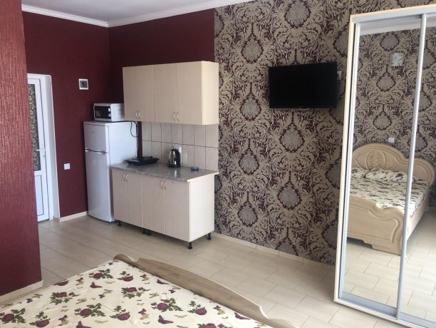 Люкс №58 однокомнатный, база отдыха «Гостиный двор», Кирилловка. Фото 3