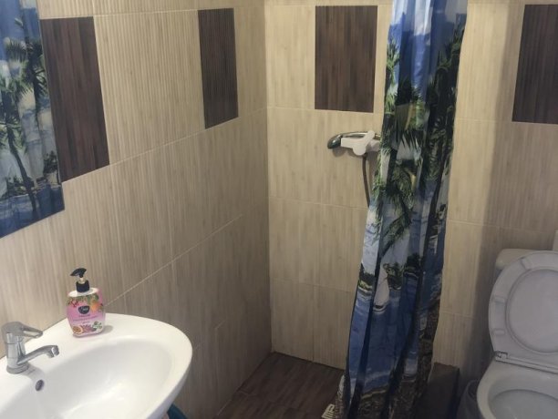 Люкс №58 однокомнатный, база отдыха «Гостиный двор», Кирилловка. Фото 5