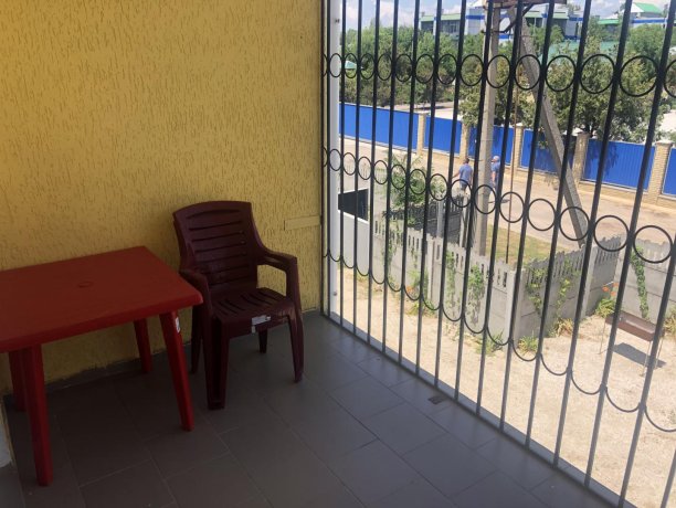 Люкс №63 однокомнатный, база отдыха «Гостиный двор», Кирилловка. Фото 3