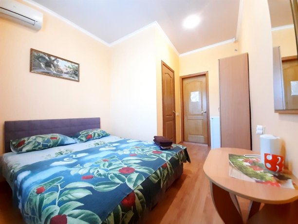 Люкс №1 однокомнатный, база отдыха «Алекси», Кирилловка. Фото 1