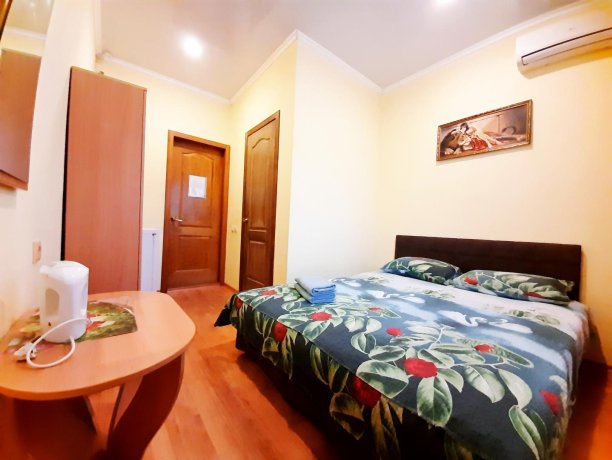 Люкс №2 однокомнатный, база отдыха «Алекси», Кирилловка. Фото 1