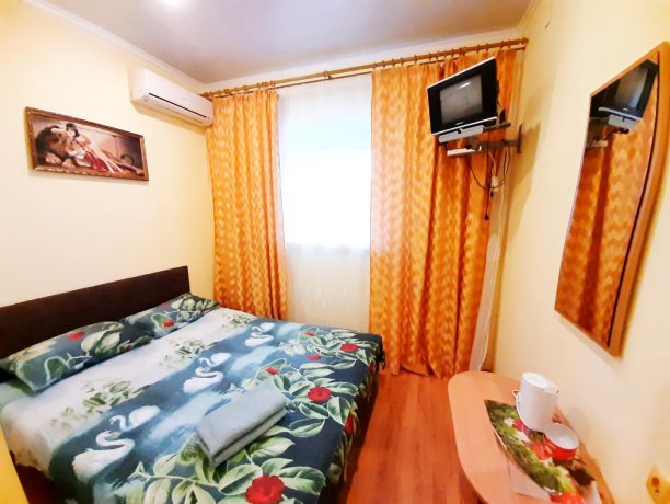 Люкс №2 однокомнатный, база отдыха «Алекси», Кирилловка. Фото 2