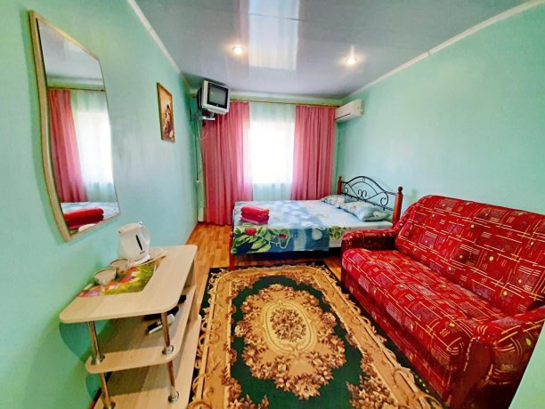 Люкс №5 однокомнатный, база отдыха «Алекси», Кирилловка. Фото 2