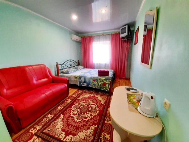 Люкс №6 однокомнатный, база отдыха «Алекси», Кирилловка. Фото 1