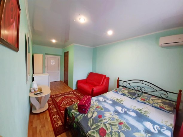 Люкс №6 однокомнатный, база отдыха «Алекси», Кирилловка. Фото 3