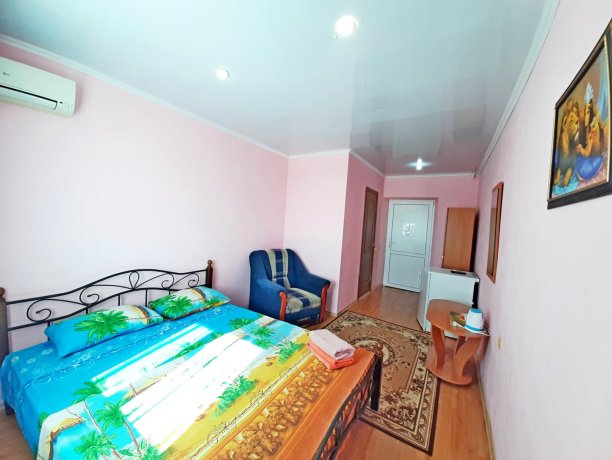 Люкс №9 однокомнатный, база отдыха «Алекси», Кирилловка. Фото 2