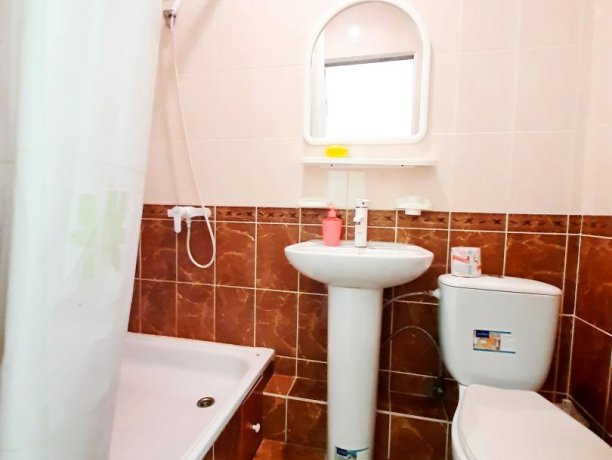 Люкс №11 однокомнатный, база отдыха «Алекси», Кирилловка. Фото 3