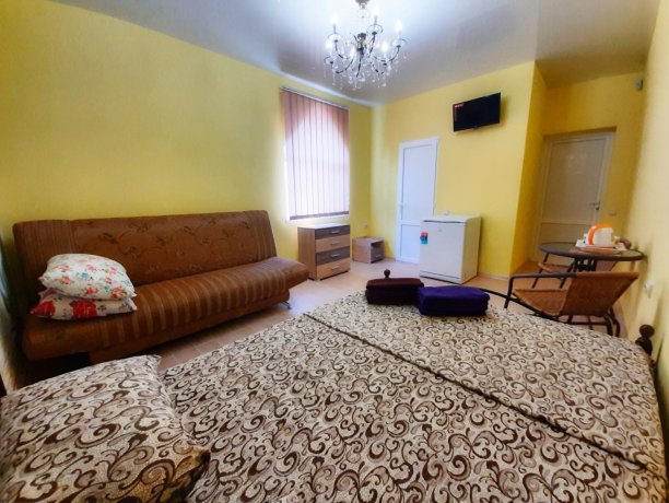 Люкс Премиум №13 однокомнатный, база отдыха «Алекси», Кирилловка. Фото 2