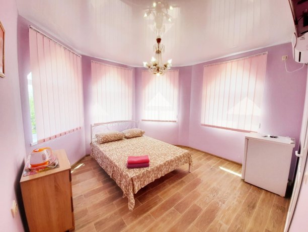 Люкс Премиум №14 однокомнатный, база отдыха «Алекси», Кирилловка. Фото 1