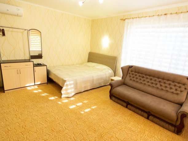 Люкс-студио №3 однокомнатный, коттедж «Танитедж», Кирилловка. Фото 4