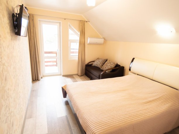 Люкс №4 двухкомнатный, коттедж «Танитедж», Кирилловка. Фото 7