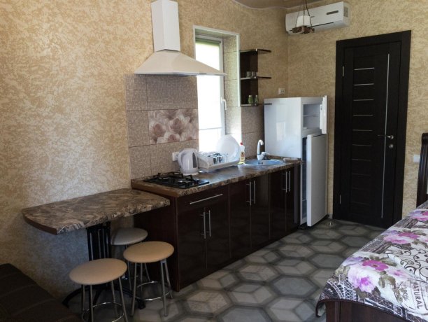 Люкс №5 однокомнатный, коттедж «Танитедж», Кирилловка. Фото 7