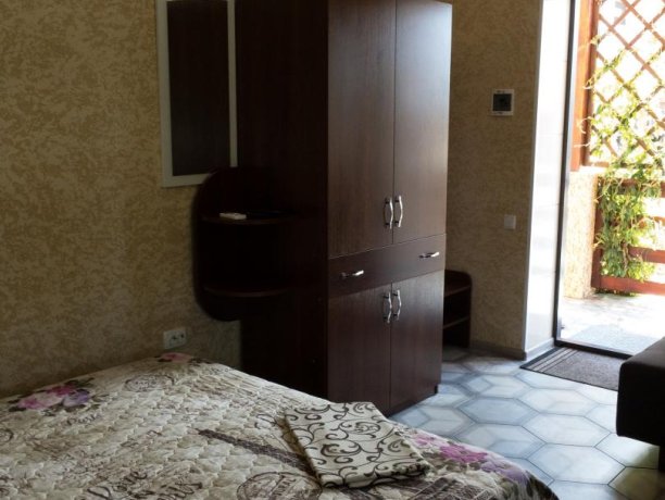 Люкс №5 однокомнатный, коттедж «Танитедж», Кирилловка. Фото 3