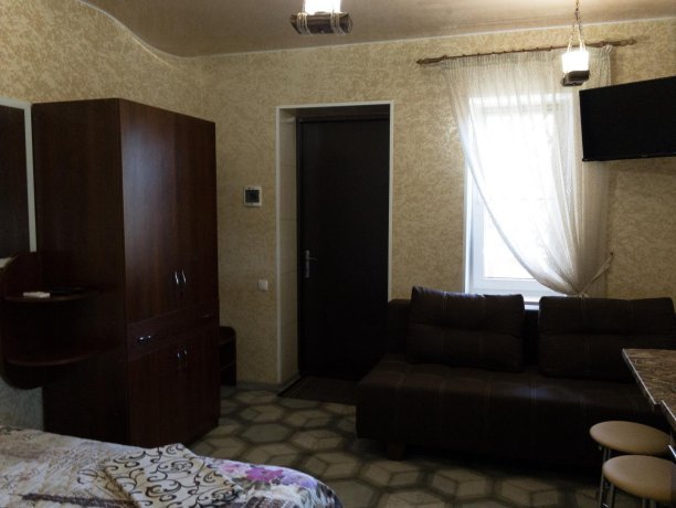 Люкс №5 однокомнатный, коттедж «Танитедж», Кирилловка. Фото 4