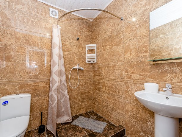 Люкс №8 4-х местный однокомнатный, база отдыха «Белая акула», Кирилловка. Фото 4