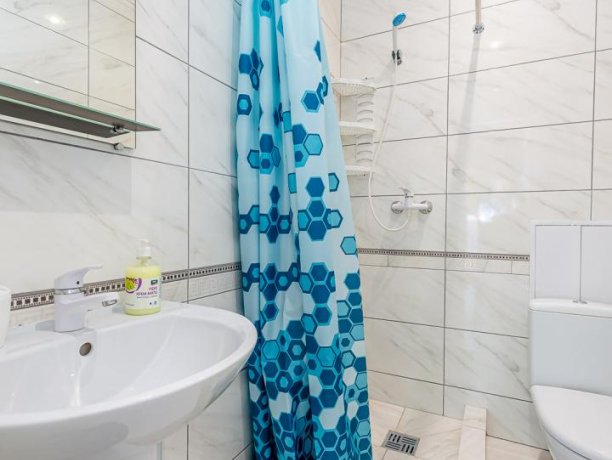 Люкс №19 3-х местный однокомнатный, база отдыха «Белая акула», Кирилловка. Фото 4