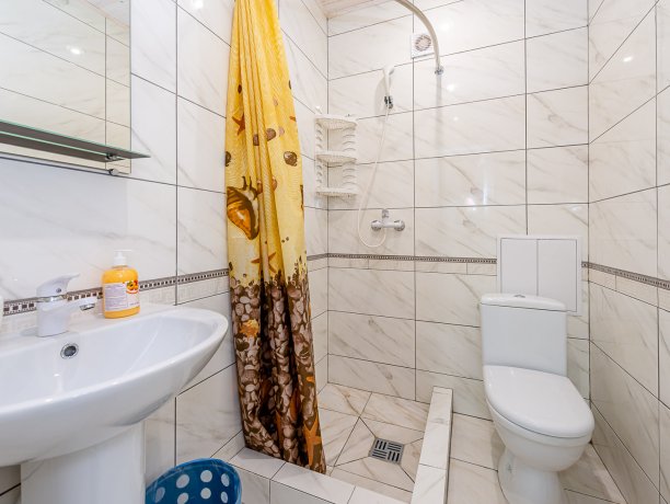 Люкс №24 2-х местный однокомнатный, база отдыха «Белая акула», Кирилловка. Фото 5