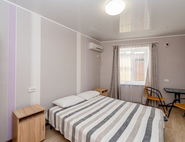 Люкс №4 однокомнатный, база отдыха «Салтов», Кирилловка. Фото 3