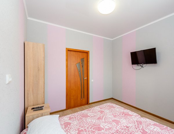 Люкс №1 двухкомнатный, база отдыха «Салтов», Кирилловка. Фото 10