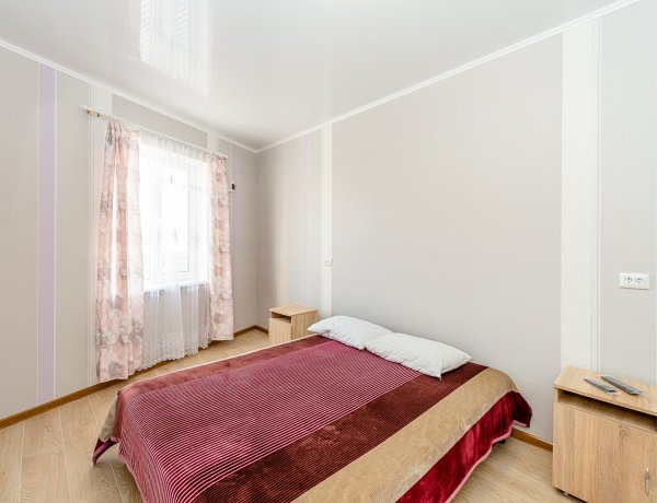 Люкс №6 двухкомнатный, база отдыха «Салтов», Кирилловка. Фото 6