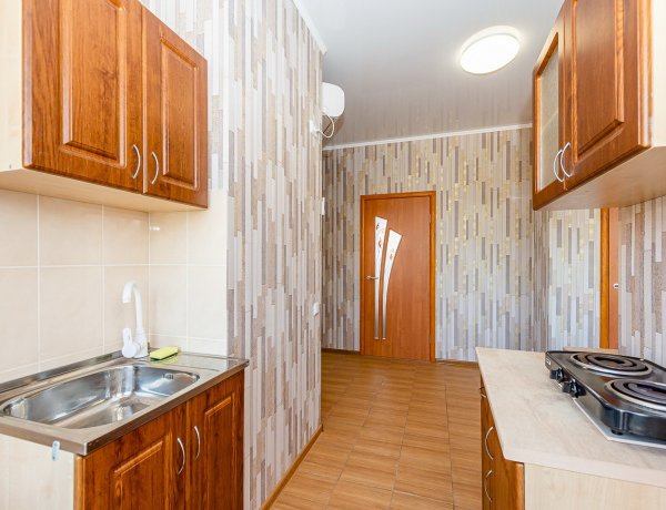 Люкс №6 двухкомнатный, база отдыха «Салтов», Кирилловка. Фото 3