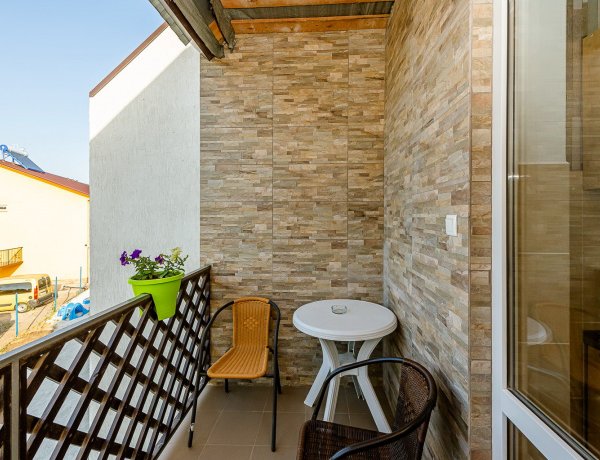 Люкс №6 двухкомнатный, база отдыха «Салтов», Кирилловка. Фото 4