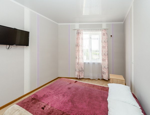 Люкс №7 двухкомнатный, база отдыха «Салтов», Кирилловка. Фото 10