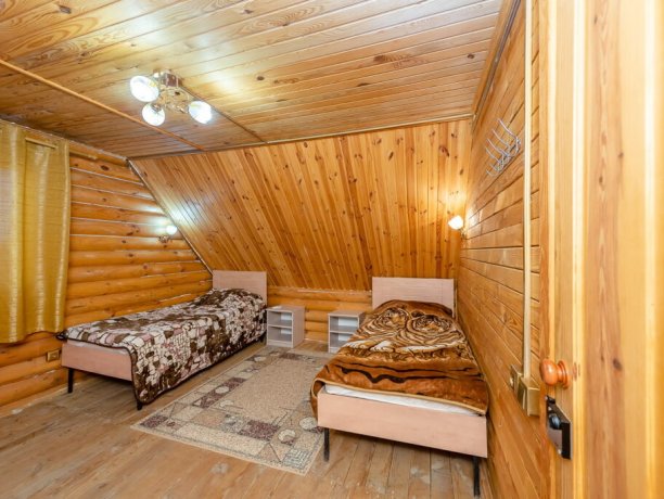 Коттедж №4 трехкомнатный, база отдыха «Маричка», Кирилловка. Фото 2