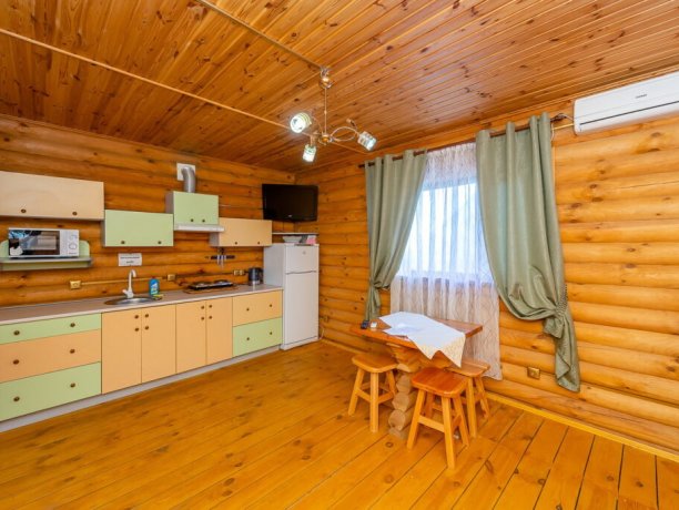 Коттедж №5 трехкомнатный, база отдыха «Маричка», Кирилловка. Фото 7