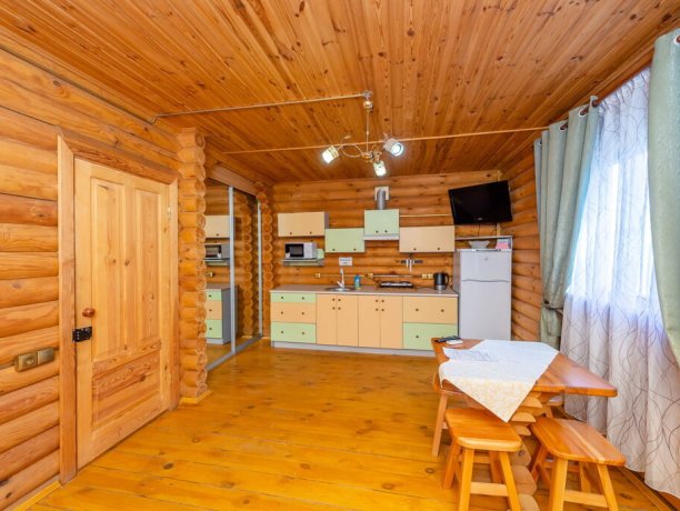 Коттедж №5 трехкомнатный, база отдыха «Маричка», Кирилловка. Фото 8