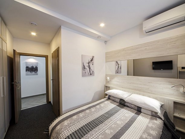 Стандарт №2 однокомнатный, гостиница «Lviv hotel "Sacvoyage"», Львов. Фото 2