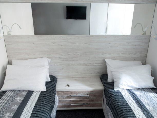 Стандарт улучшенный с отдельними кроватями однокомнатный, гостиница «Lviv hotel "Sacvoyage"», Львов. Фото 3