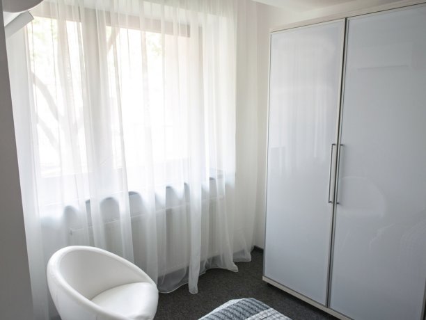 Стандарт улучшенный с отдельними кроватями однокомнатный, гостиница «Lviv hotel "Sacvoyage"», Львов. Фото 2