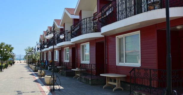 Коттедж №1 двухкомнатный, база отдыха «Фрегат», Кирилловка. Фото 1