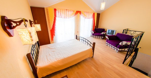 Коттедж №5 двухкомнатный, база отдыха «Фрегат», Кирилловка. Фото 2